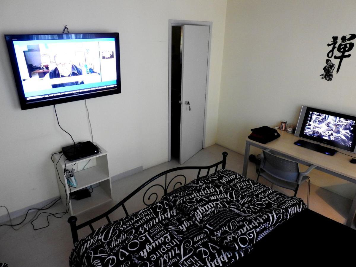 Port Very Near Fast Wi-Fi Netflix Room1 Piraeus Bagian luar foto